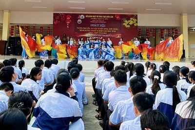 SÔI NỔI BUỔI SINH HOẠT DƯỚI CỜ TUẦN 32 – ĐỊNH HƯỚNG NGHỀ NGHIỆP TƯƠNG LAI CÙNG CHI ĐOÀN 12A8