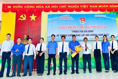 SINH HOẠT DƯỚI CỜ TUẦN 14, PHIÊN TOÀ GIẢ ĐỊNH TUYÊN TRUYỀN PHÒNG CHỐNG BẠO LỰC HỌC ĐƯỜNG TẠI THPT EA SÚP