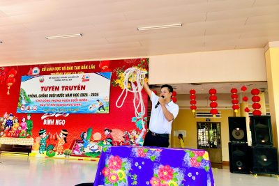 BUỔI SINH HOẠT DƯỚI CỜ ĐẦU TUẦN: SÂN CHƠI NGHỆ THUẬT VÀ NHỮNG HÀNH TRANG THIẾT THỰC CHO HỌC SINH THPT EA SÚP